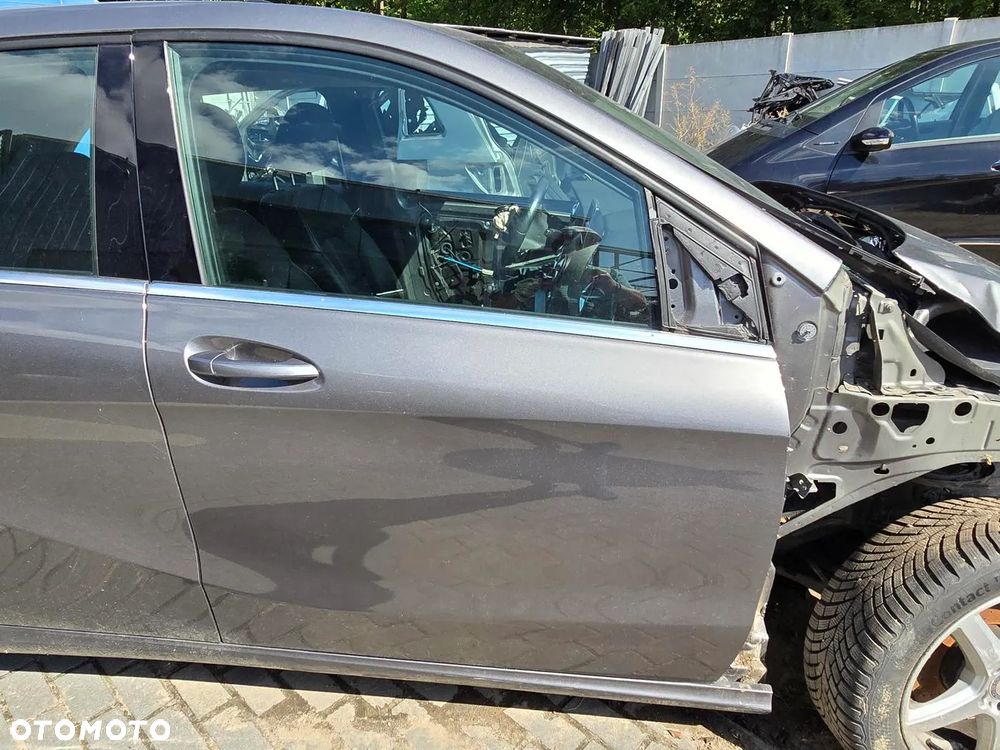 SPRZEDAM MERCEDES B-KLASA W246 PRAWE PRZEDNIE DRZWI W KOLOR 787 W ORYGINALE DO MONTAŻU - 1