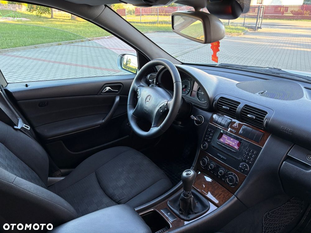 Mercedes-Benz Klasa C 200 CDI Elegance - 27