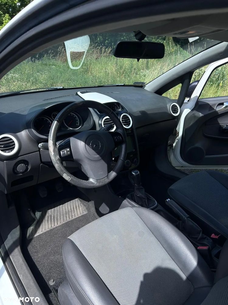 Opel Corsa 1.2 16V Enjoy - 10