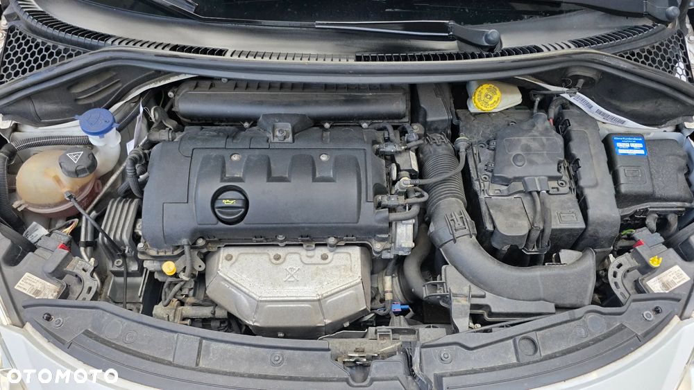 Peugeot 207 - 21