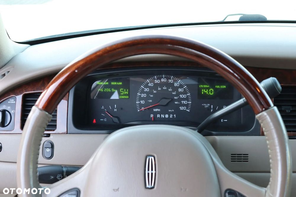 Lincoln Town Car 4.6 Signature - 11