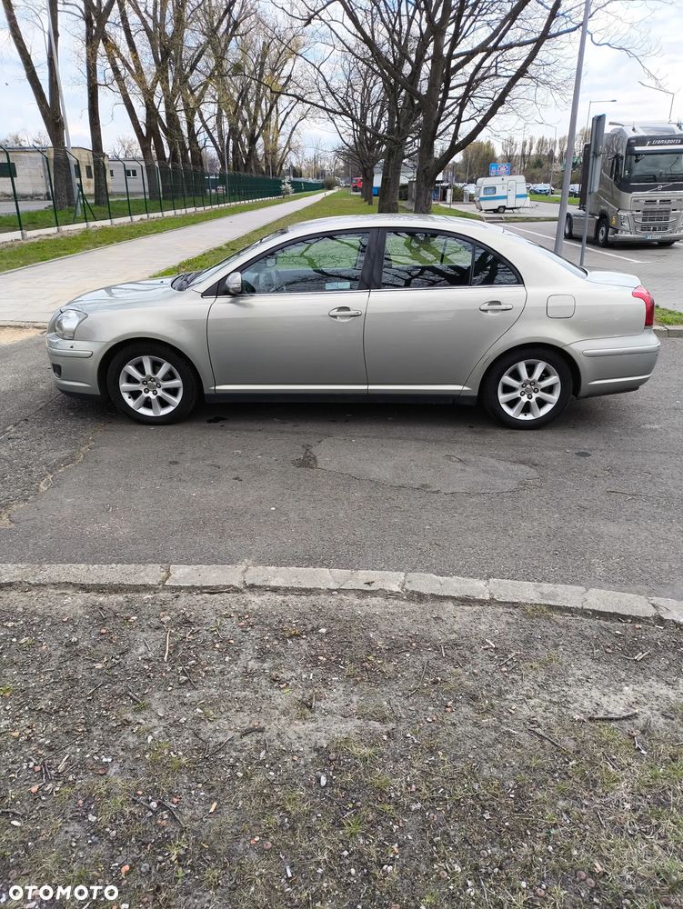 Toyota Avensis 1.8 VVT-i Luna - 1