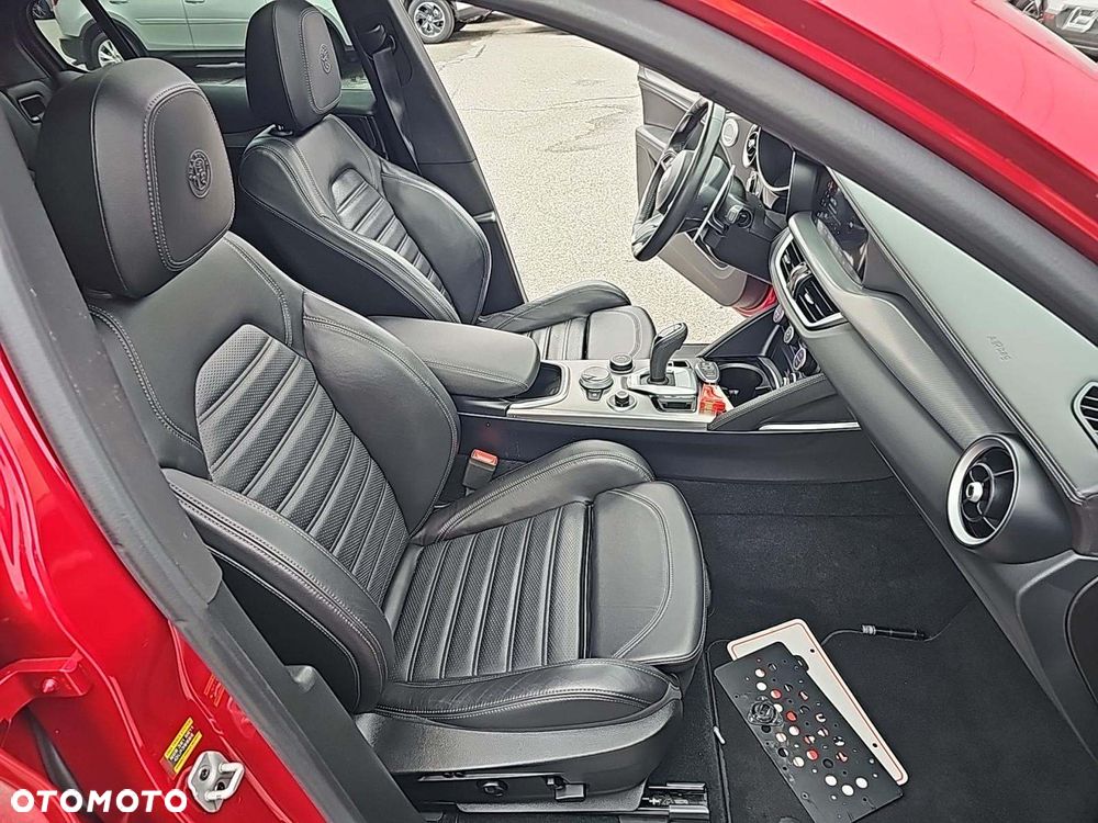 Alfa Romeo Stelvio 2.0 Turbo 16V AT8-Q4 Veloce Ti - 13