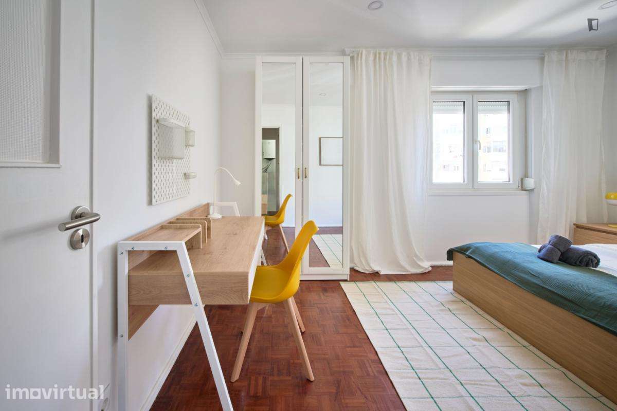 Quarto - localizado em Benfica Lisbon - Grande imagem: 2/40