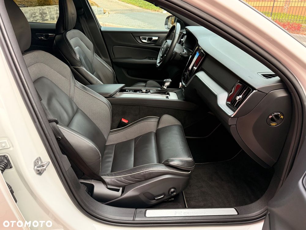 Volvo V60 D4 AWD R-Design - 19