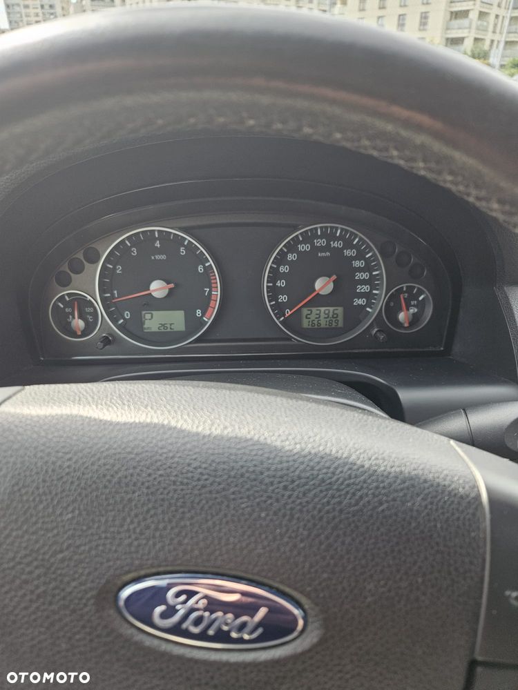 Ford Mondeo 2.5 V6 Ghia - 24