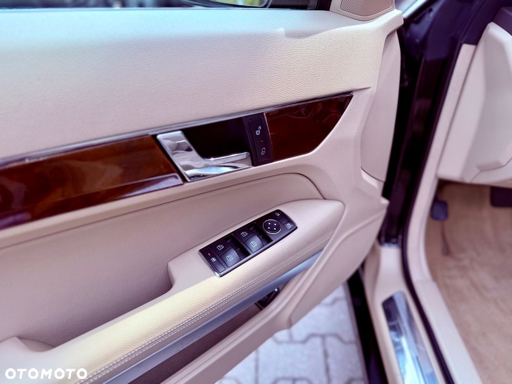 Mercedes-Benz Klasa E 200 BlueEFFICIENCY 7G-TRONIC Elegance - 24