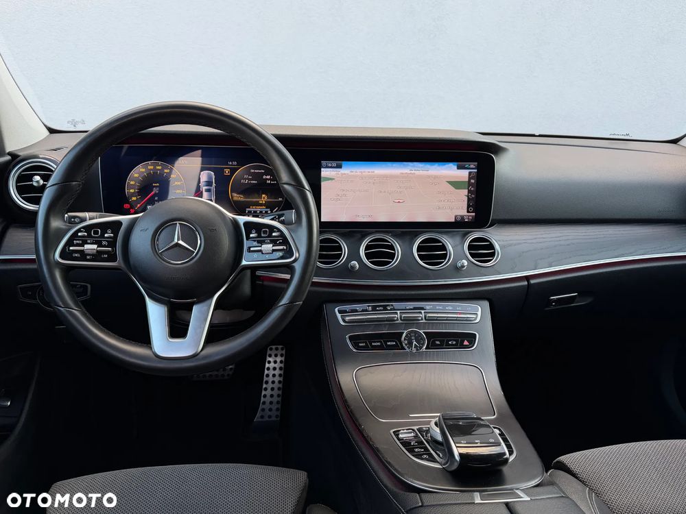 Mercedes-Benz Klasa E 220 d 4-Matic 9G-TRONIC - 12