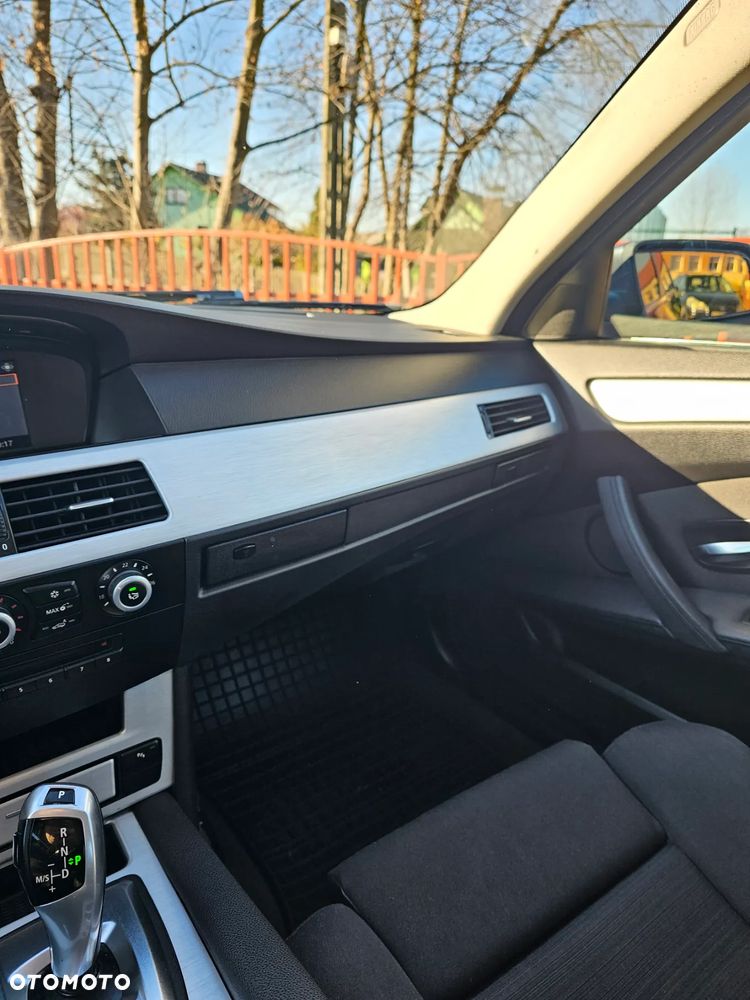 BMW Seria 5 520d Touring - 39