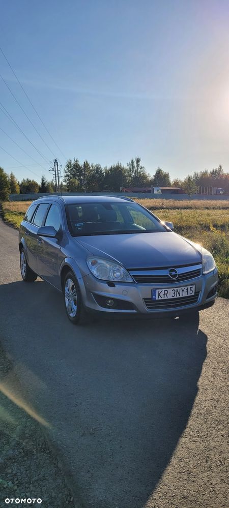 Opel Astra 2010 photo 3