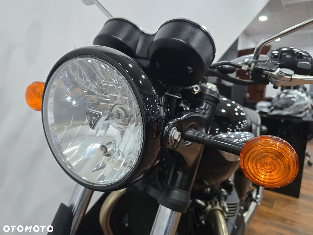 Triumph Bonneville - 10