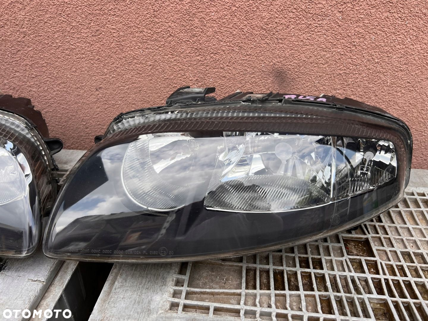 Lampa przednia ALFA ROMEO GT KOMPLET CZARNE EUROPA ORYGINALNE AL - 3