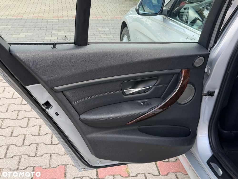 BMW Seria 3 320d Blue Performance Luxury Line - 26