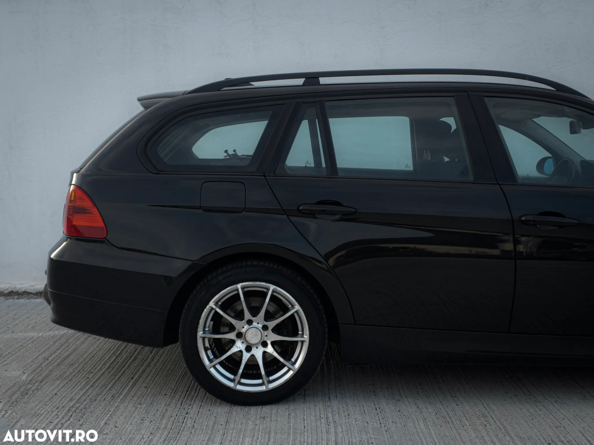 BMW Seria 3 320d DPF Touring - 9