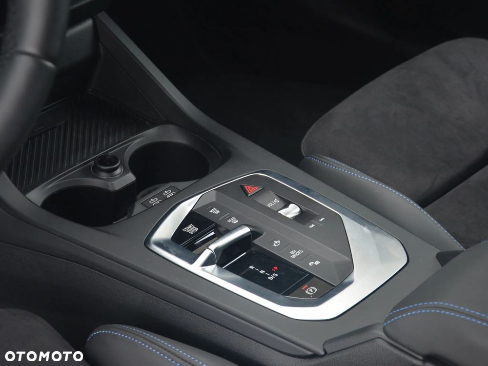 BMW Seria 1 120 mHEV - 9