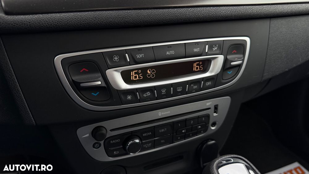 Renault Megane dCi 110 FAP EDC Paris Business - 17