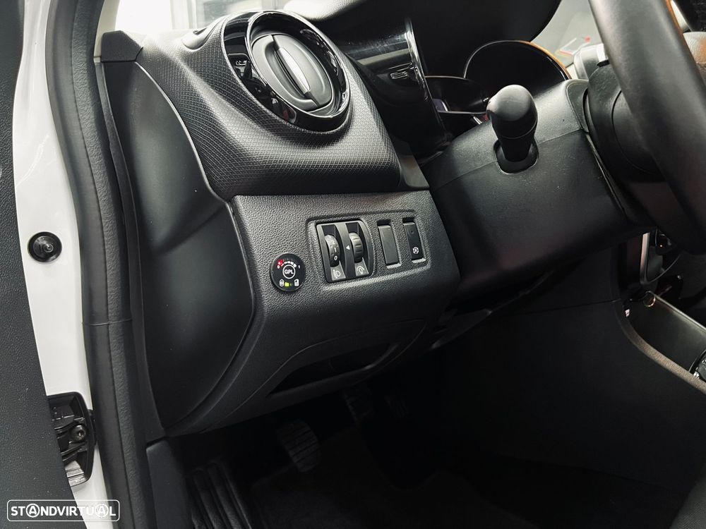 Renault Clio 0.9 TCe Limited Bi-Fuel - 21