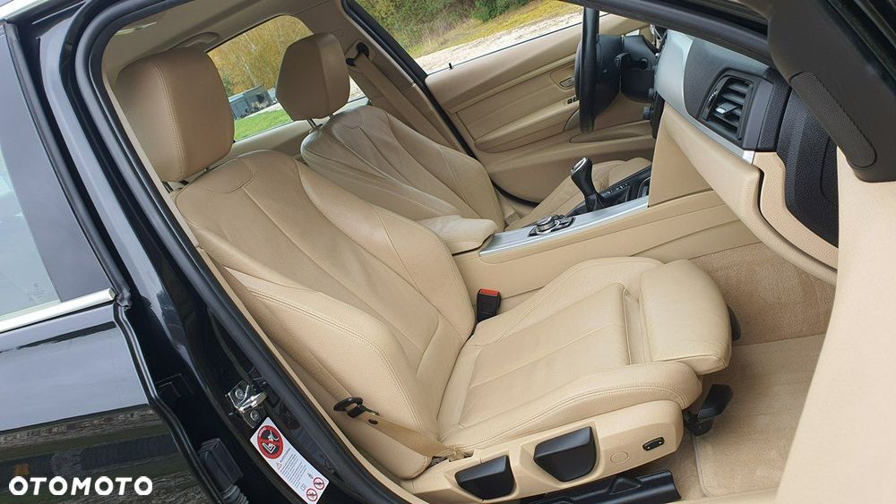 BMW Seria 3 320i - 8