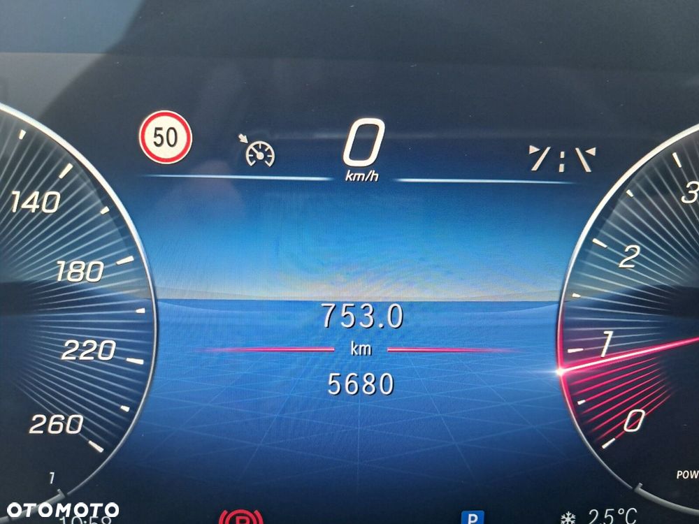 Mercedes-Benz GLB - 11