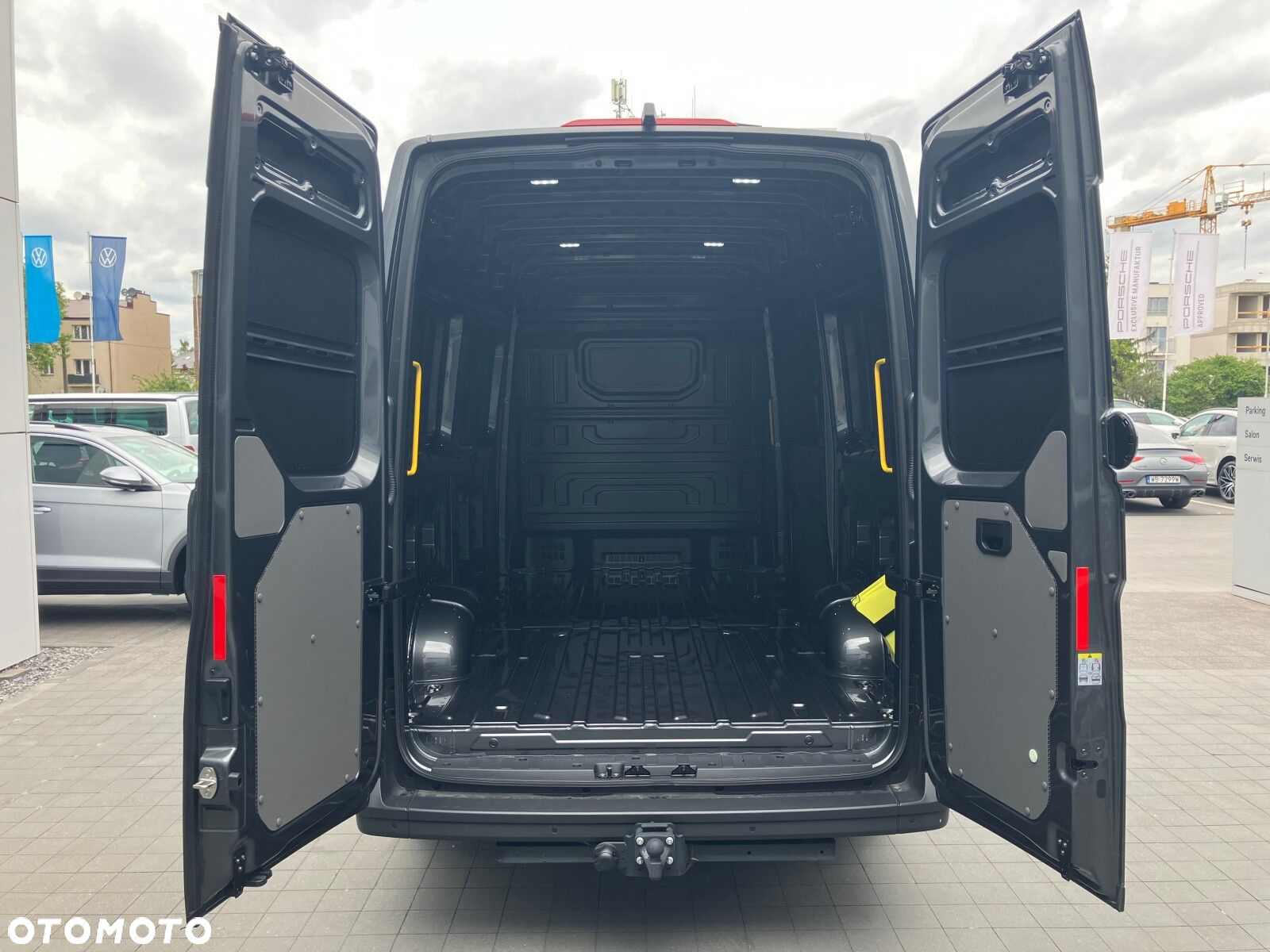 Volkswagen Crafter Crafter 35 Furgon, silnik: 2,0 l  130 kW, skrzynia biegów: napęd 4MOTION, automatyczna 8-biegowa rozstaw osi: 3640 mm - 11