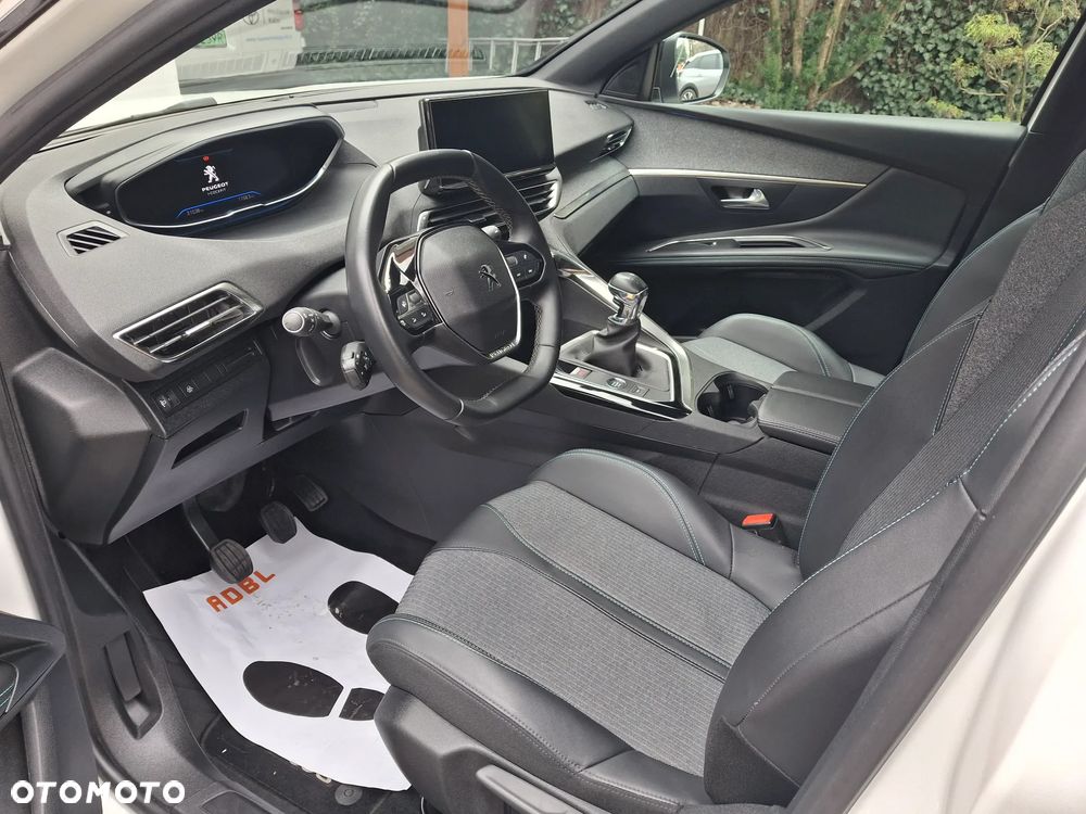 Peugeot 3008 PureTech 130 Stop & Start GPF EAT8 Allure - 22