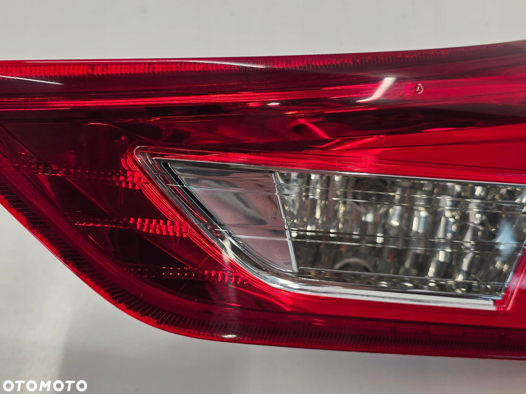 TOYOTA AURIS II E18 HB 13R LAMPA PRAWY TYŁ W KLAPĘ - 2