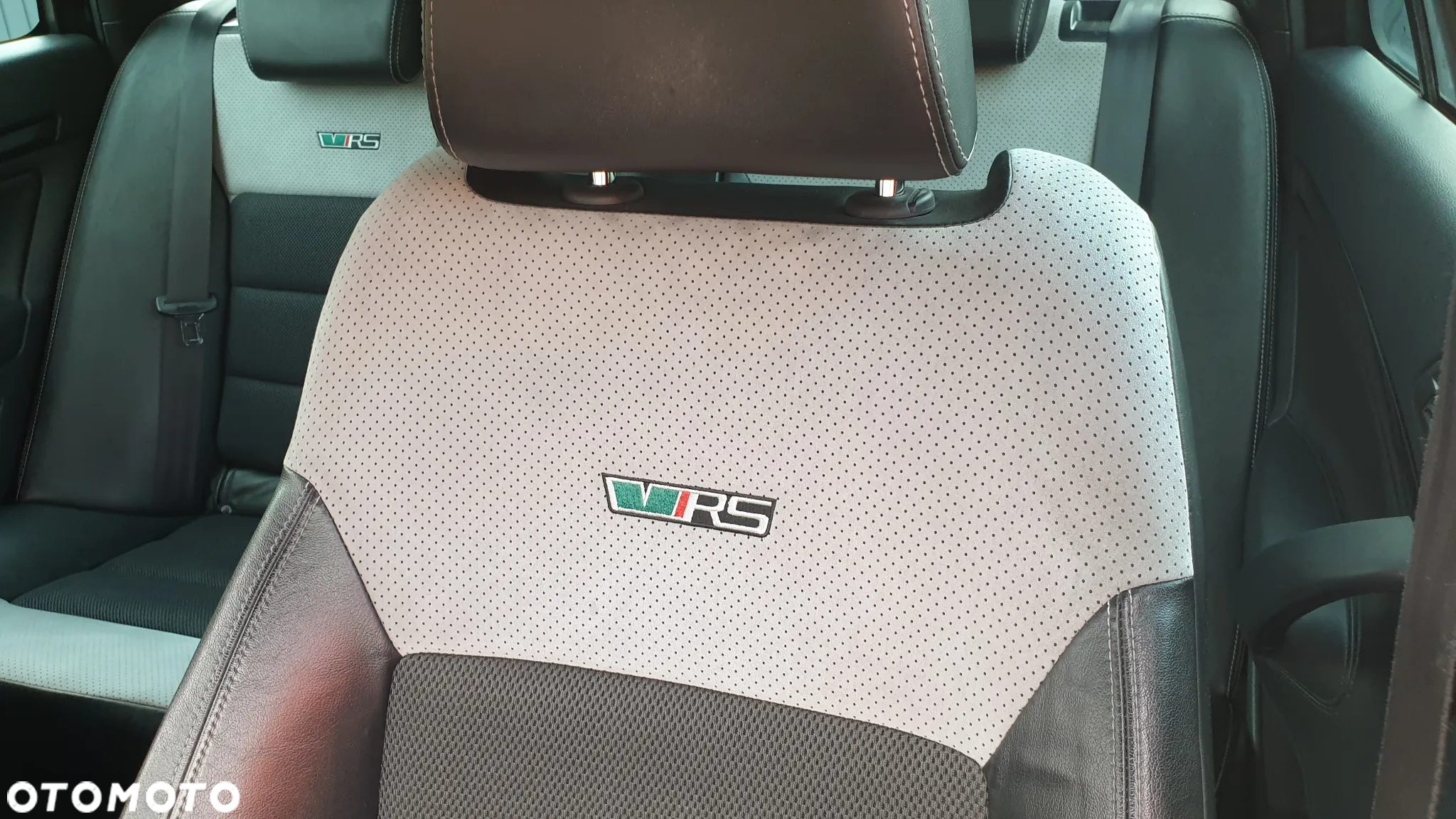 Skoda Octavia Combi 2.0 TDI DPF DSG RS - 31