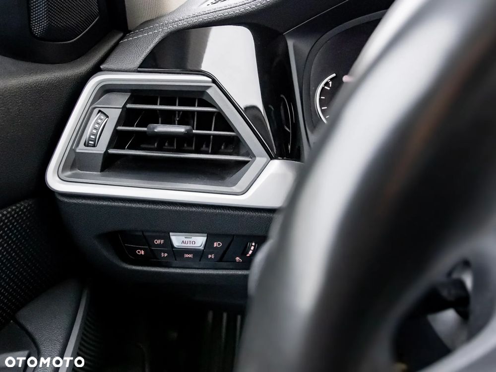 BMW Seria 3 318d M Sport - 27