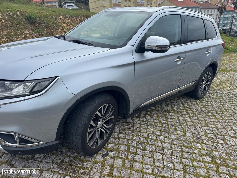 Mitsubishi Outlander 2.2 DI-D Instyle Navi - 4