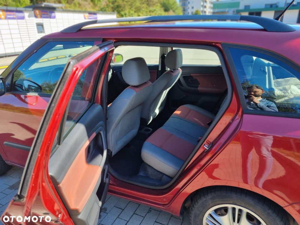 Skoda Fabia 2008 photo 4