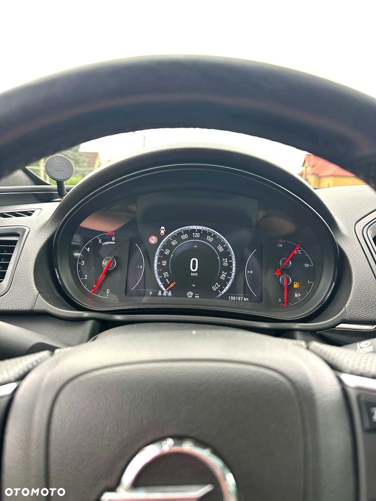 Opel Insignia - 12