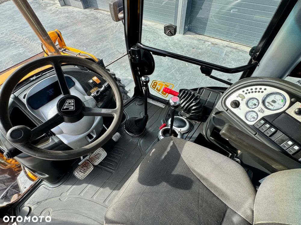 JCB 3CX - 6