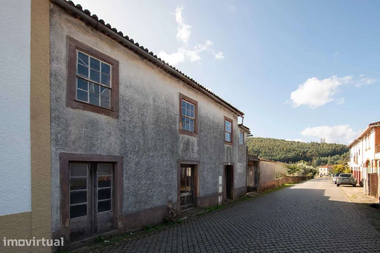 Moradia de Grandes Dimensões para Restauro com Terreno Urbano – Vila N - Grande imagem: 2/30