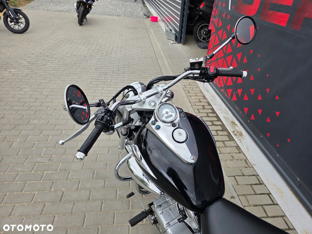 Suzuki Intruder - 14