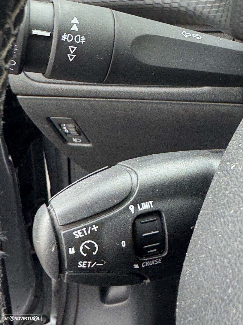 Peugeot 2008 1.2 PureTech Allure - 21