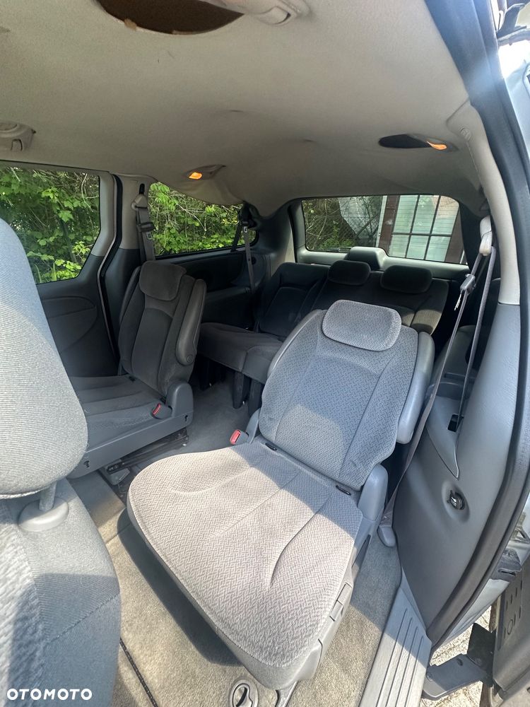 Chrysler Town & Country - 3