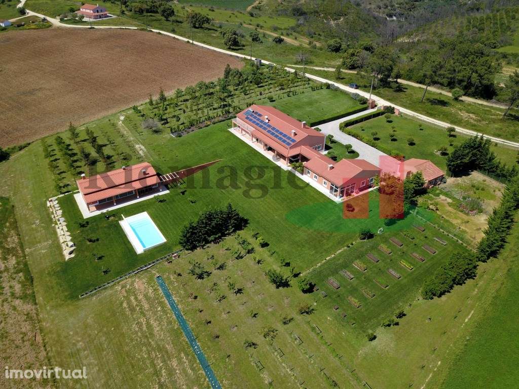 Espectacular Moradia T3 com Piscina e Terreno em Rio Maior - Grande imagem: 2/49