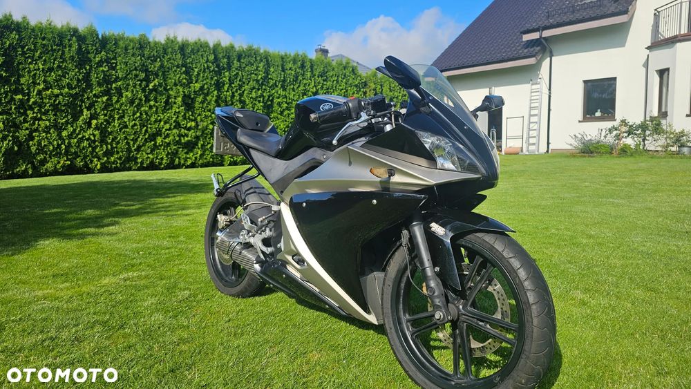Yamaha YZF - 3