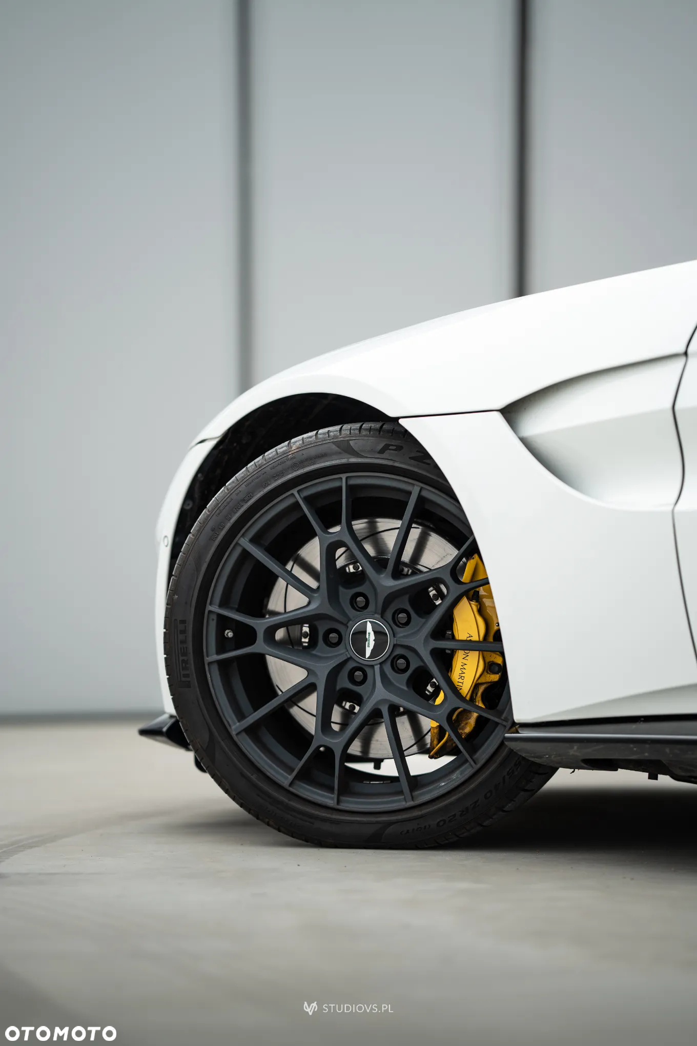 Aston Martin Vantage - 16