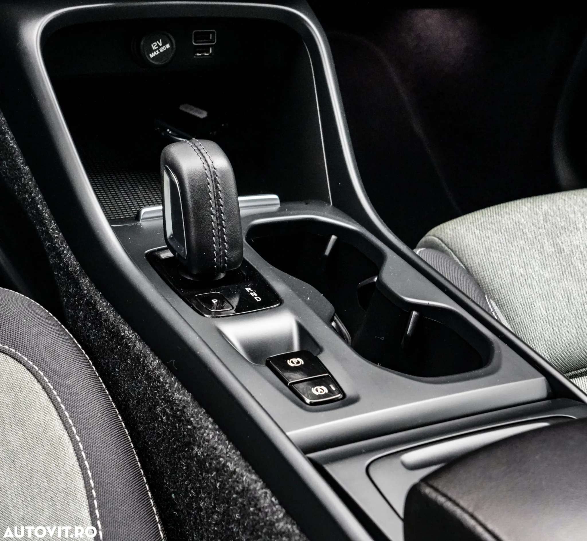 Volvo XC 40 T3 AT8 Momentum Pro - 20