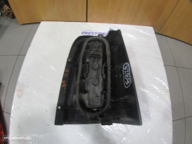 Farol Tras 6388201264 6388201464 6388201664 6388201864 MERCEDES VITO 1 COMBI W638 1999 2.2CDI 112CV 4P VERDE TROPA ESQ ORIGINAL YORCA Danificado - 4