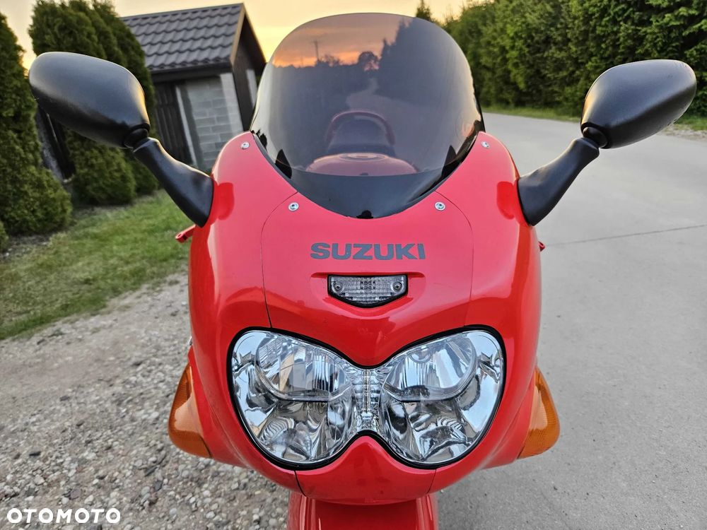 Suzuki GSX - 21
