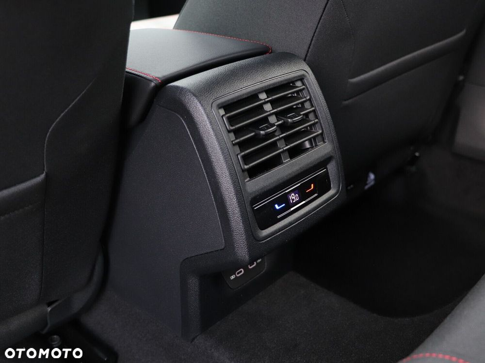 Volkswagen Golf - 32