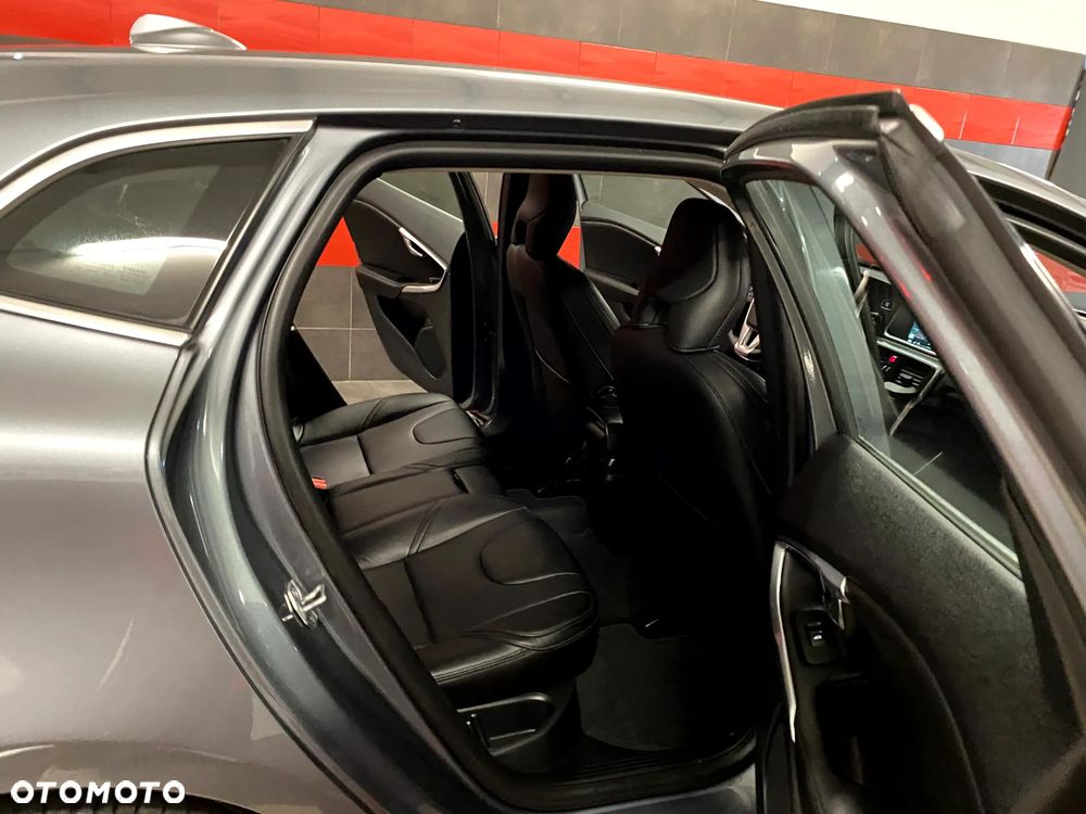 Volvo V40 D2 Summum - 23