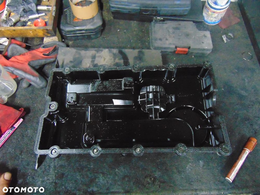 Pokrywa zaworów Touran Passat b6 2,0 TDI 16 v 140 km - 4