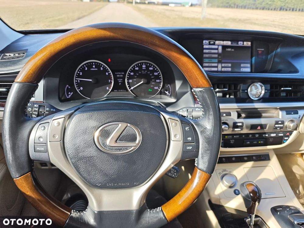 Lexus ES - 10