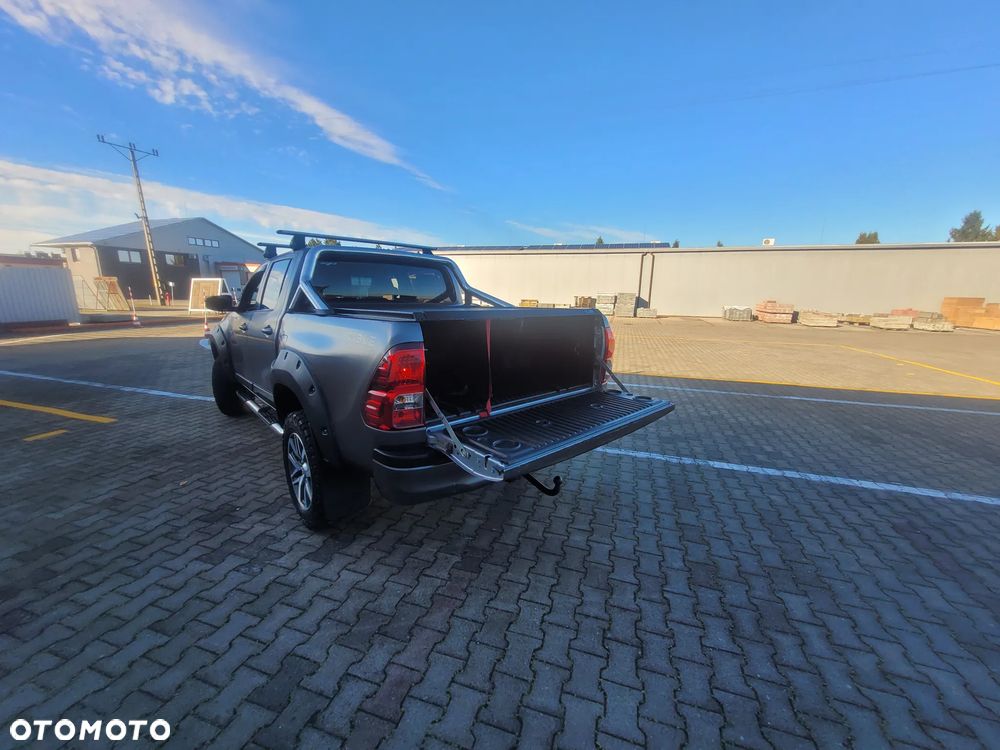 Toyota Hilux - 32