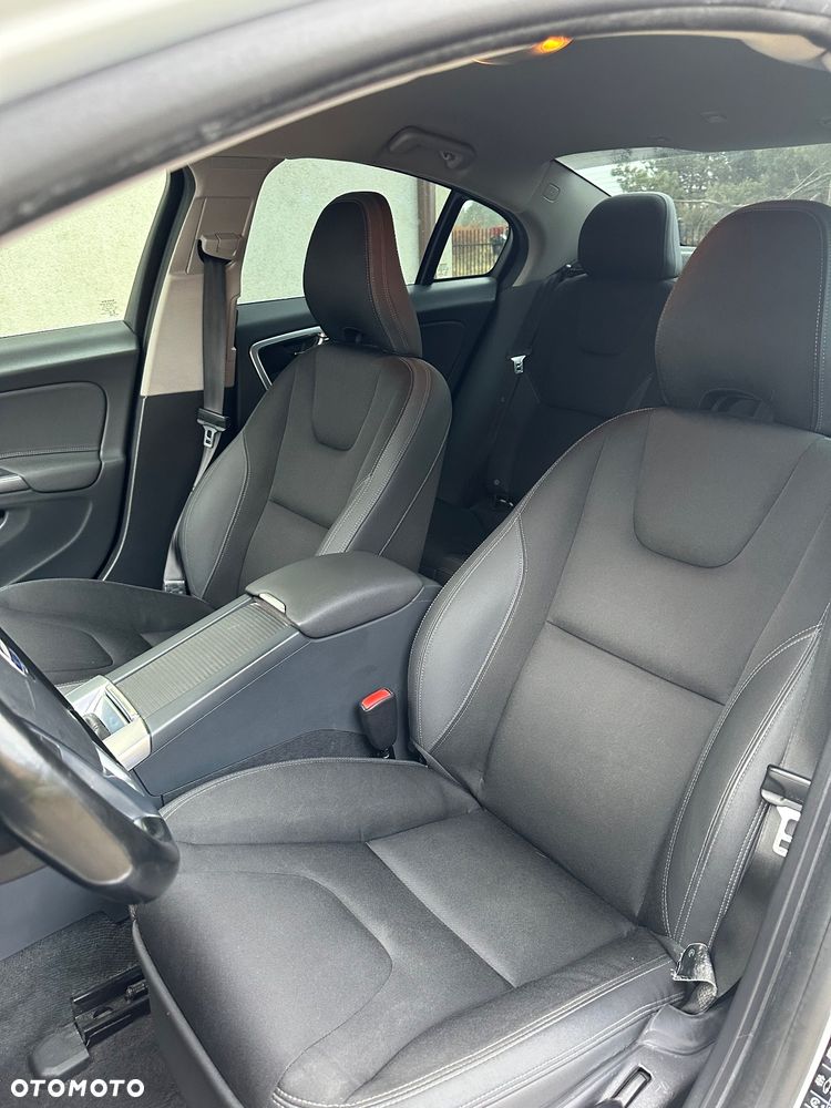 Volvo S60 D4 Drive-E Momentum - 22