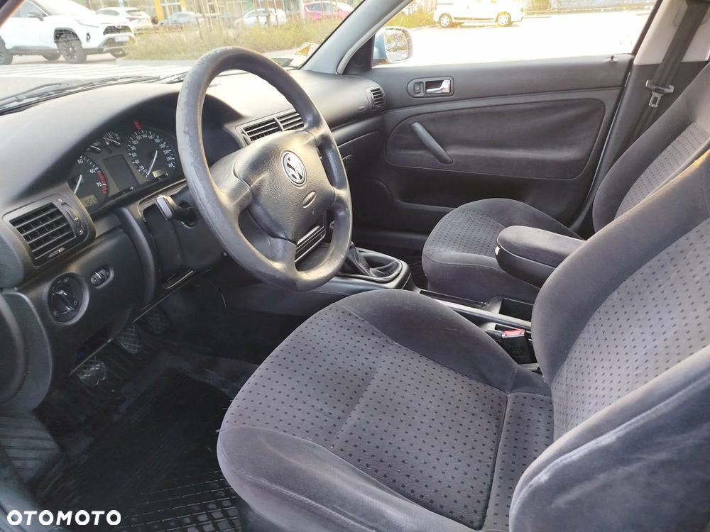 Volkswagen Passat 1.8 - 14