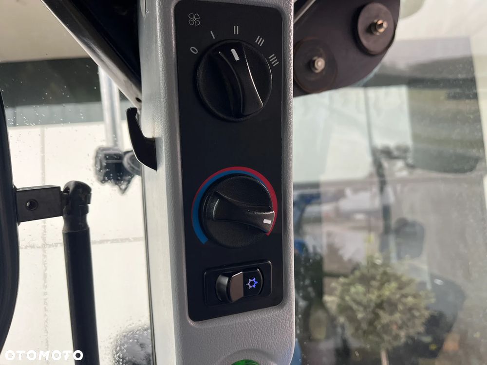 New Holland 6020 Elite - 19